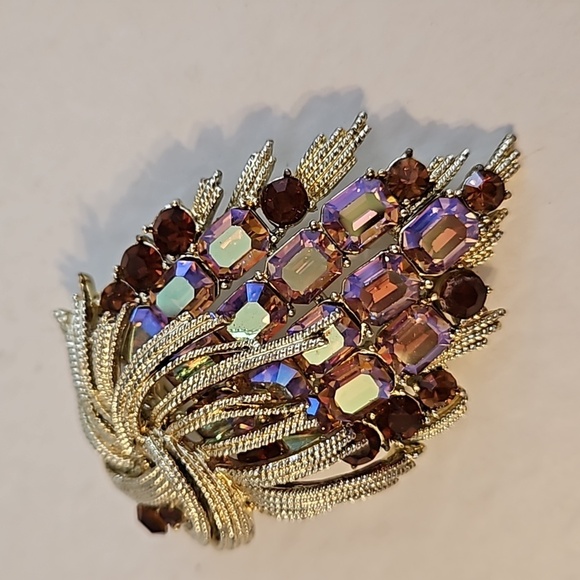 FRANCIOS by CORO AB Brown & AB Pinkish Various Shaped Stones on Goldtone Brooch - Picture 3 of 8